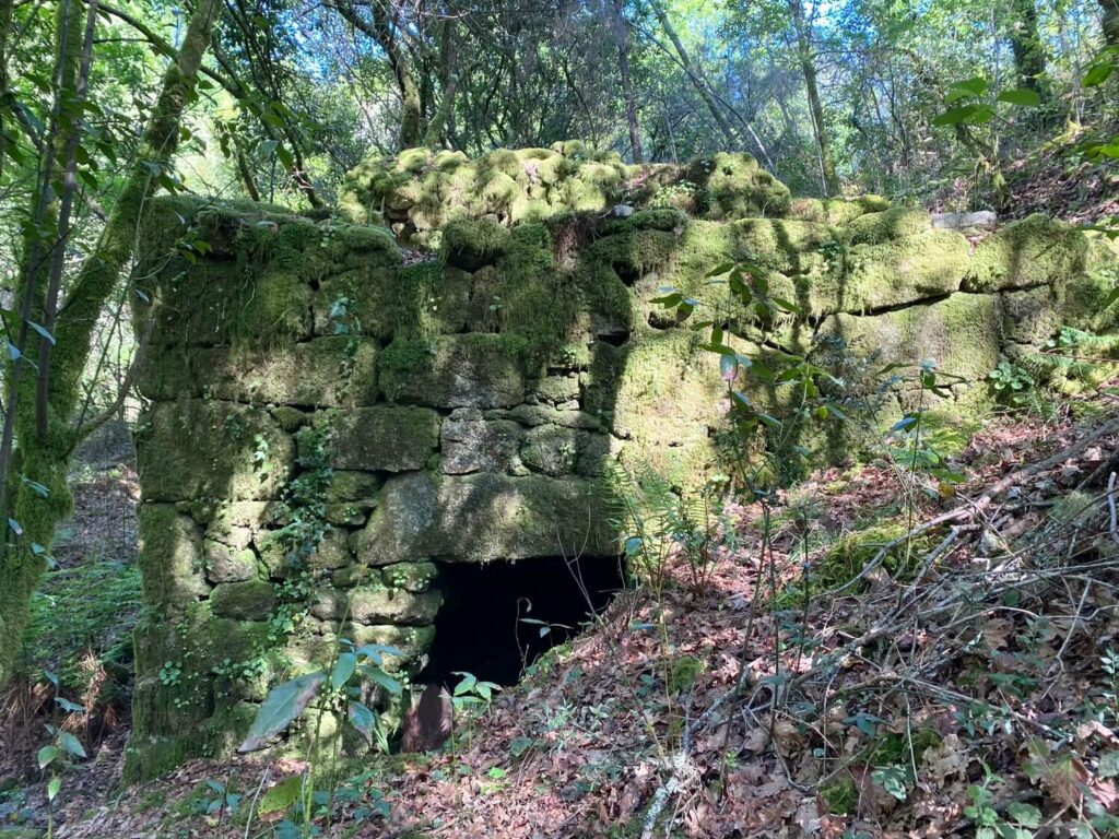 Regueiro e Muíños da Esquipa, Calvelo Guíate Galicia